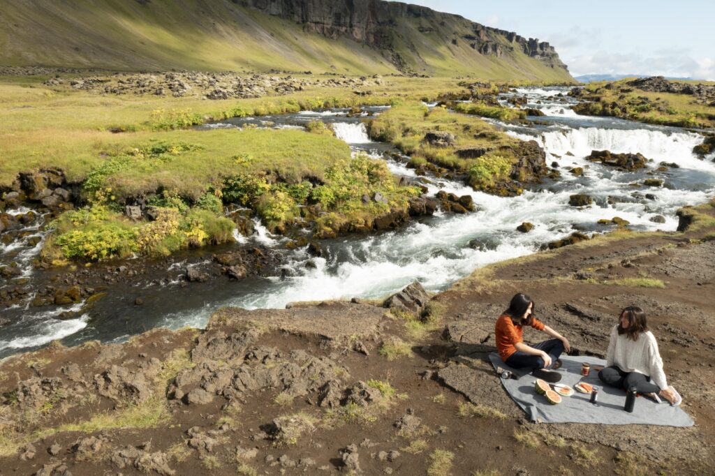 beautiful landscapes iceland while travelling ()